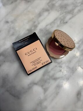Gucci Powder Blush in Silky Rose Pink with Gold Compact